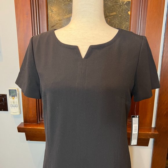 TAHARI by Arthur A. Levine black classic sheath dress Size 4 NWT - Picture 2 of 8